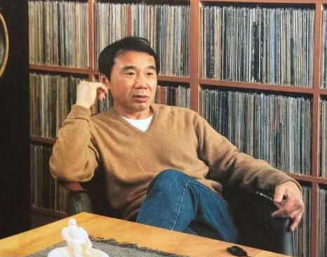 1994年,日本作家村上春树到访中国,拒绝吃中国菜,一生不育，公开承认父亲是侵华