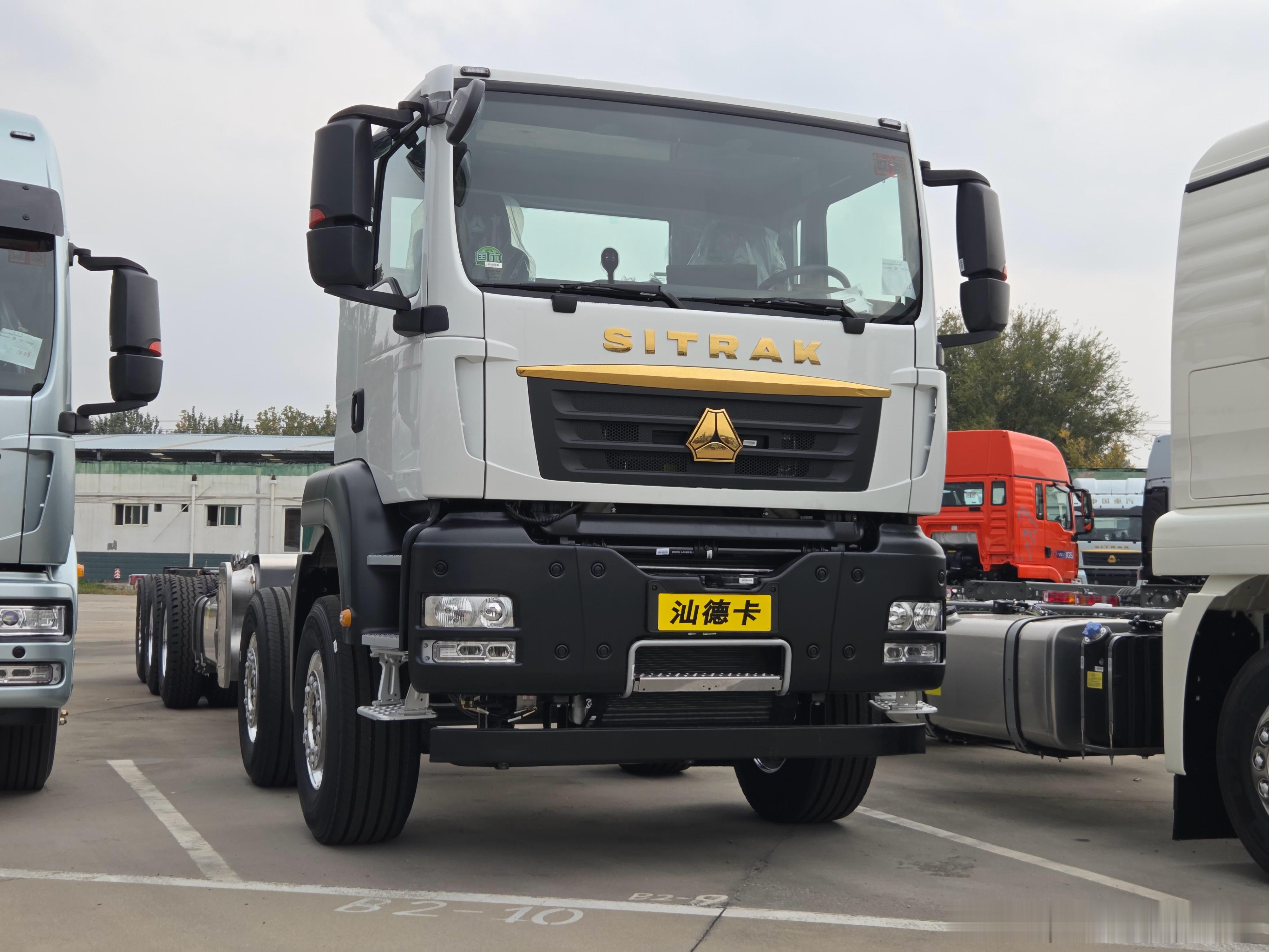 看来看去还是这个汕德卡10x4驱动的5轴底盘带劲