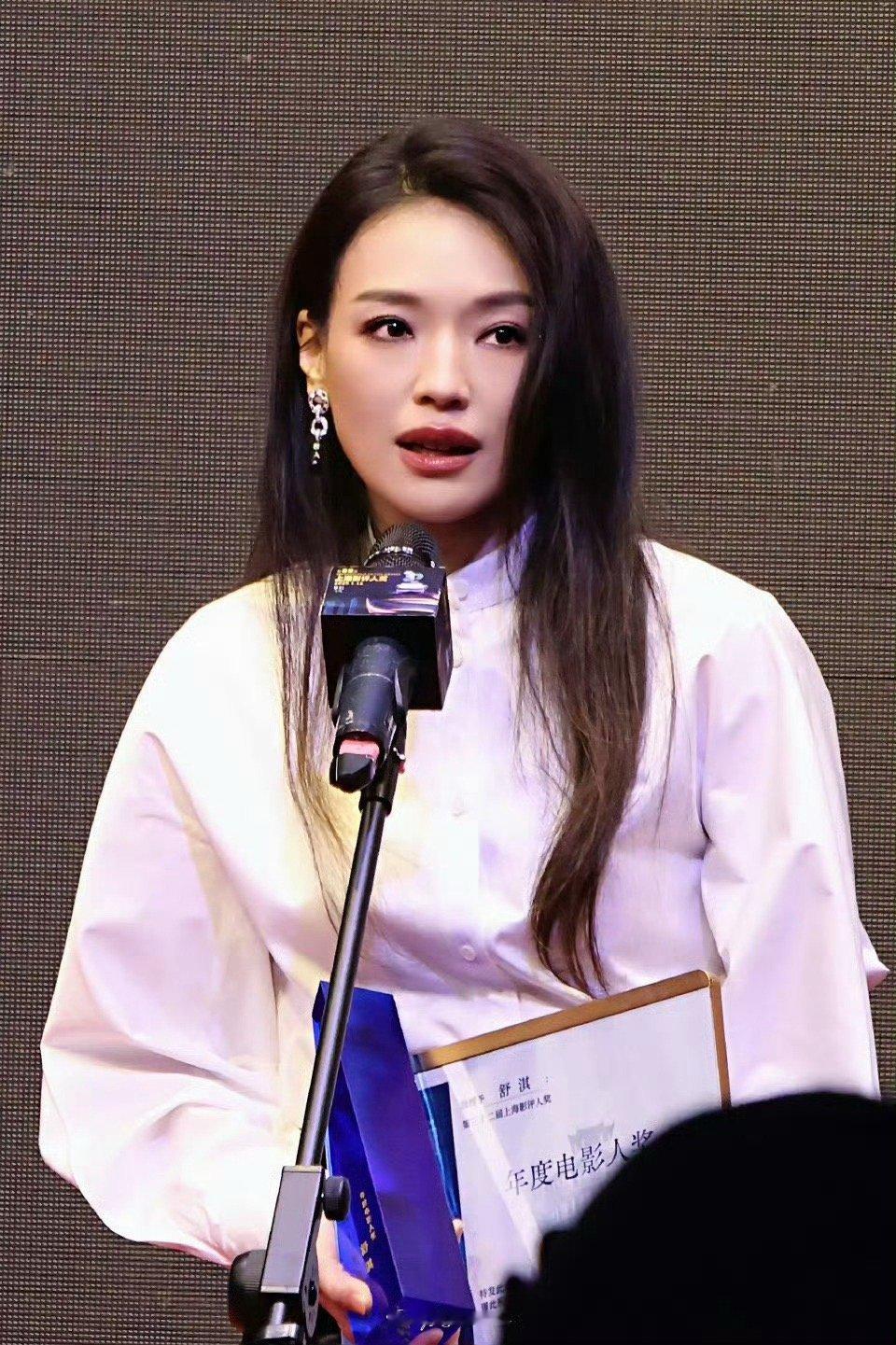 舒淇提名金像奖最佳导演舒淇的导演之路，闪闪发光！处女作《女孩》获金像奖最佳导演等