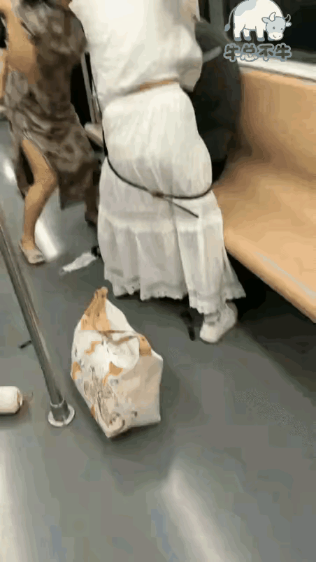 这是什么情况，怎么没人劝解呢？