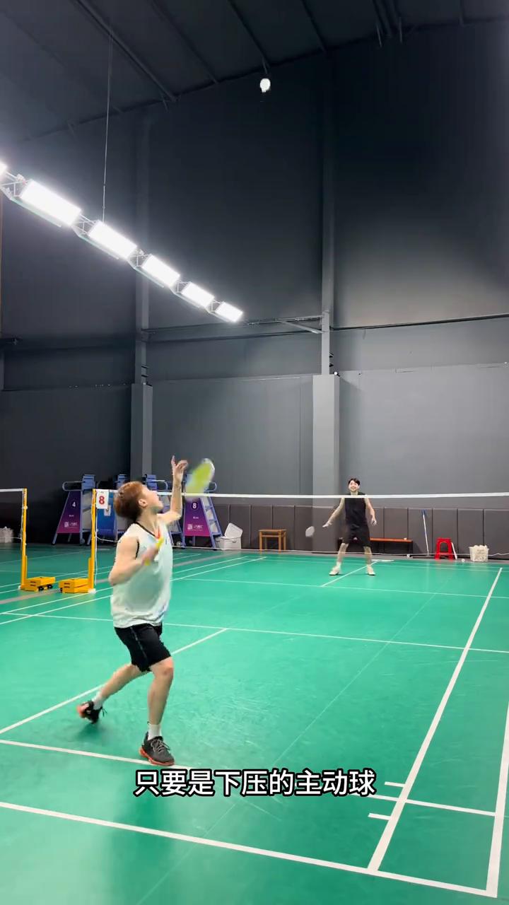 无效的出球。
进攻喜欢杀斜线，但是很容易被对手推。只要是下压的主动球，都以直线或