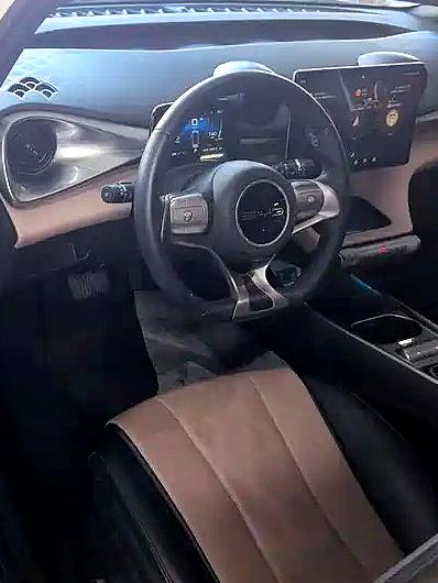 养一辆比亚迪海豚一个月需要多少钱？
养一辆车要花多少钱
比亚迪海豚长期霸榜小型纯