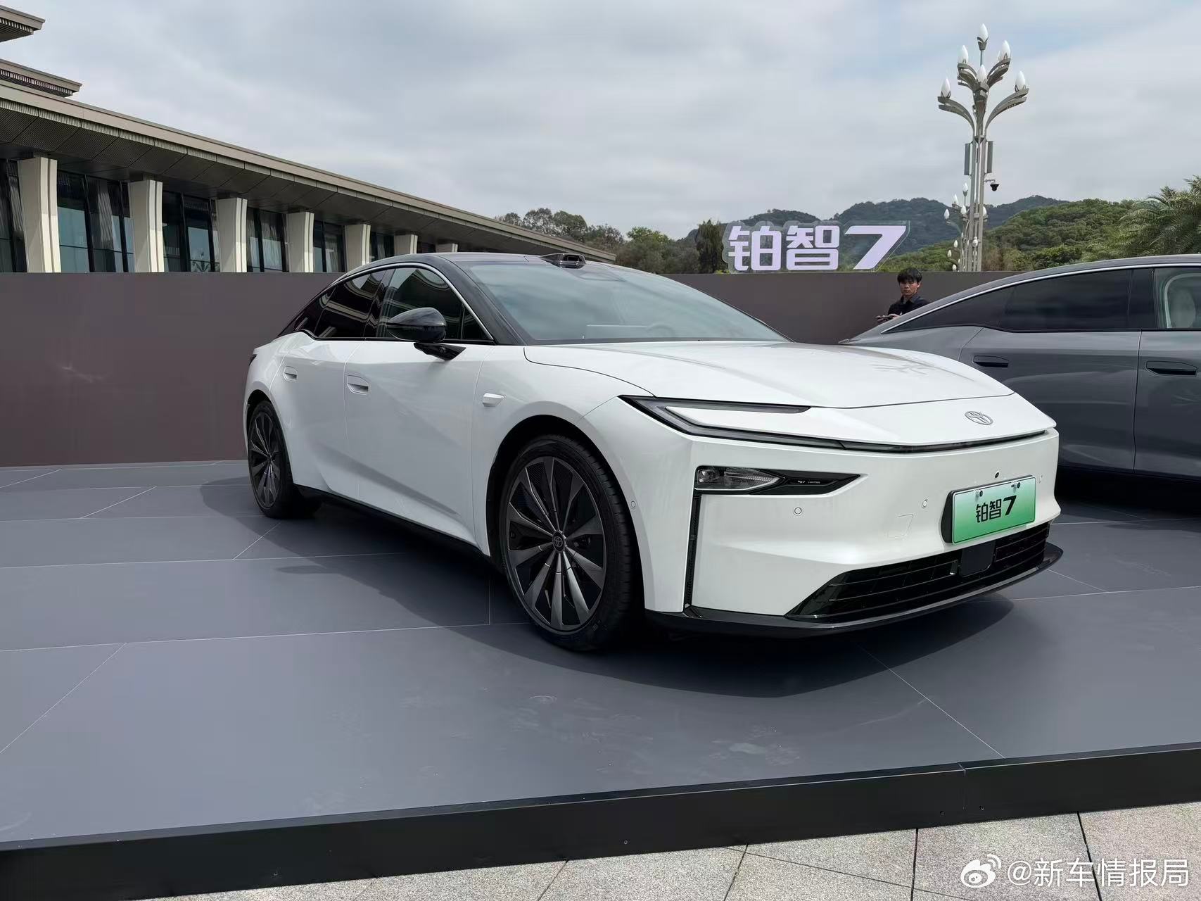 丰田铂智7实车全面到店 铂智7的底盘由丰田GR团队与雷克萨斯团队联合调校，融合了