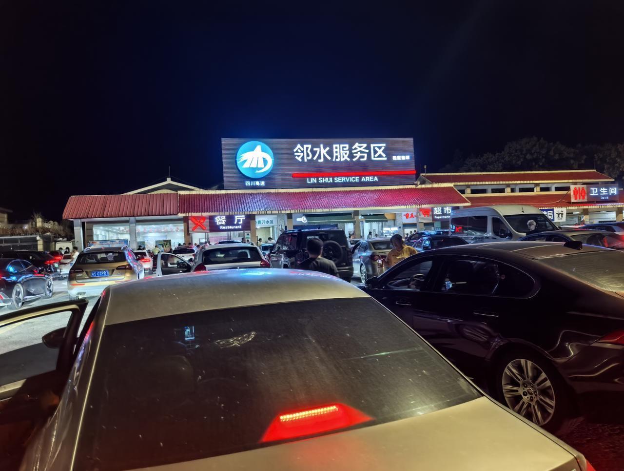 还是低估了国庆节人们自驾游的热情！临时决定国庆去西安，火车票早就售罄，干脆自驾。