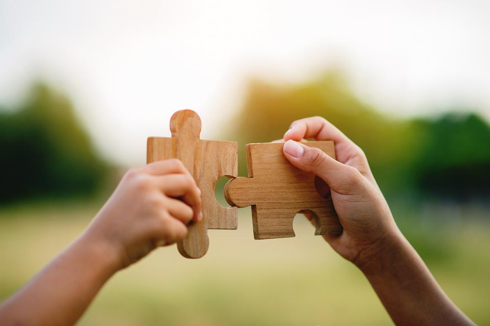 现代牧业3752万港元收购中国圣牧1.28%股权，将触发20亿港元要约收购