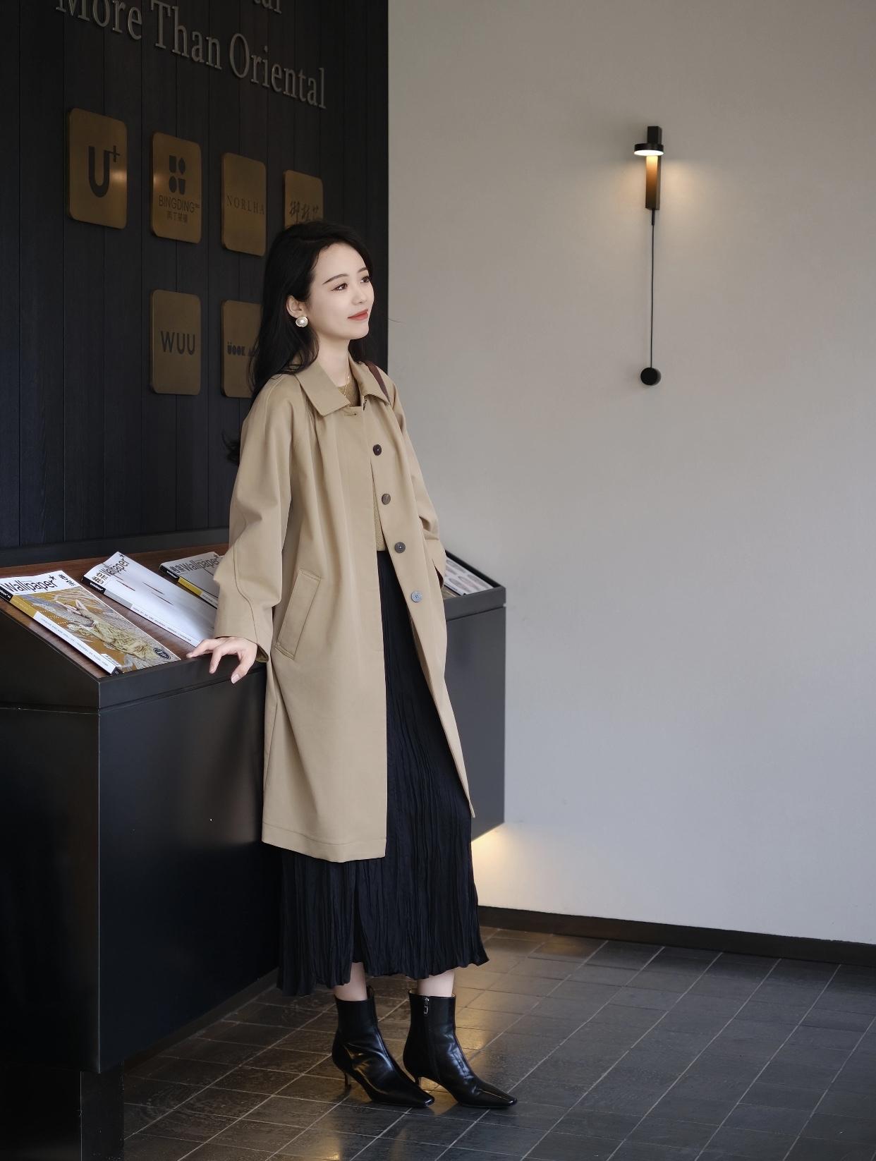 女人什么时候最迷人有魅力笑容动人时，灿烂的笑能温暖人心；妆容精致时，或淡妆或浓妆