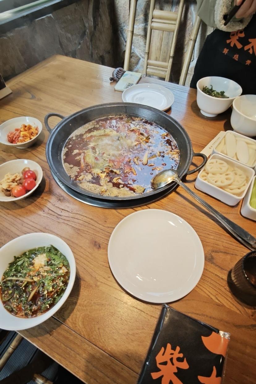 2026年第一场雪过后最惬意的事情就是吃火锅，希望大家2026年越来越好，顺心如