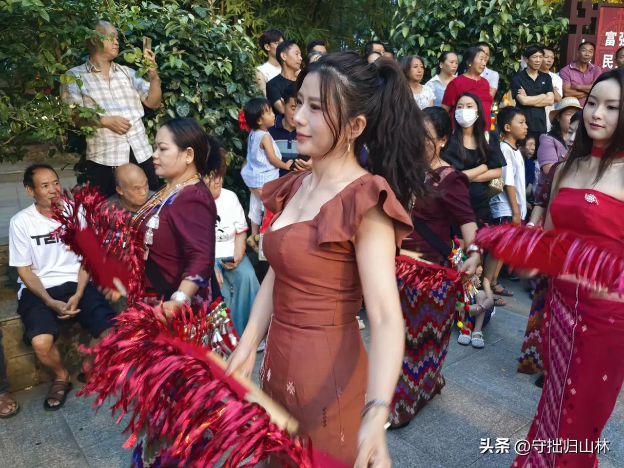 现代诗·盈江，一个美丽的地方
在祖国西南的版图之上
盈江，宛如一颗璀璨的明珠熠熠