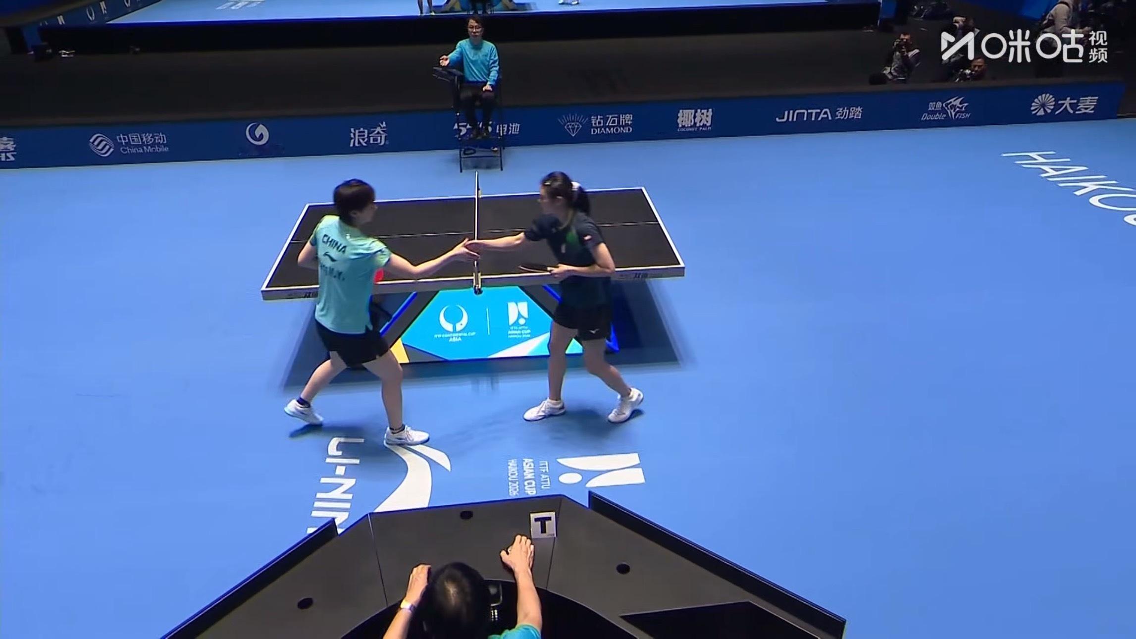 海口亚洲杯女单小组赛第一轮王曼昱3比0李昱谆(11-2，11-6，11-8) 