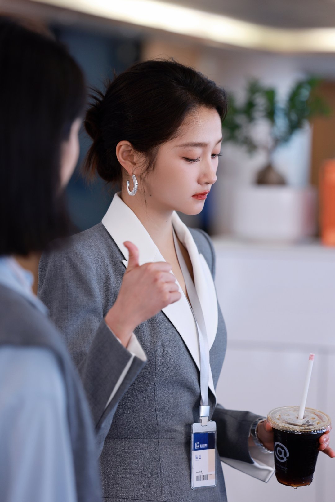 关晓彤 gxt关晓彤生逢其时 gxt关晓彤齐时"此时的少女站在成长的尽头,回首过