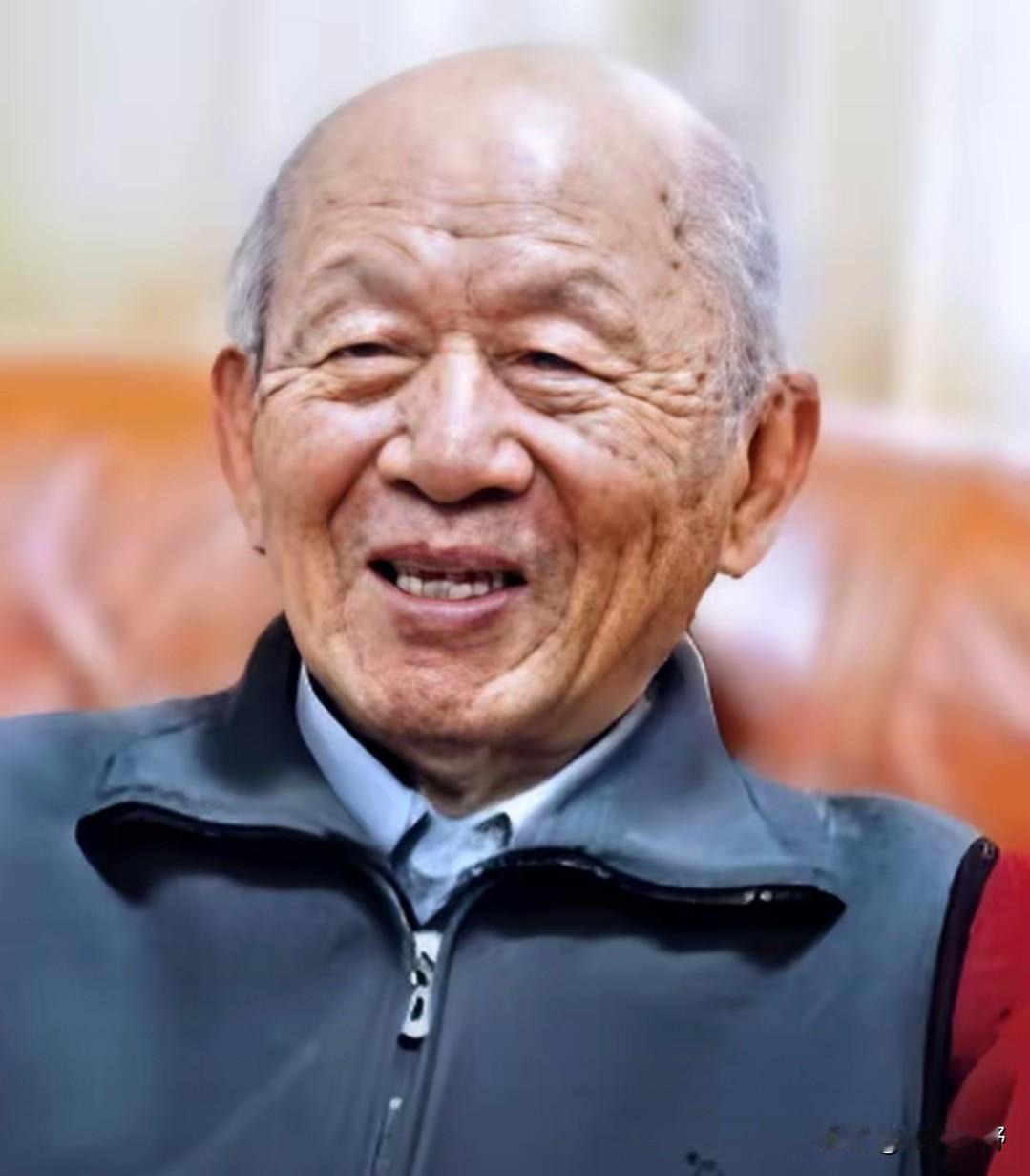 缅怀崔崑院士
 
中国工程院院士，华中科技大学教授，于2026年6月26日在武汉