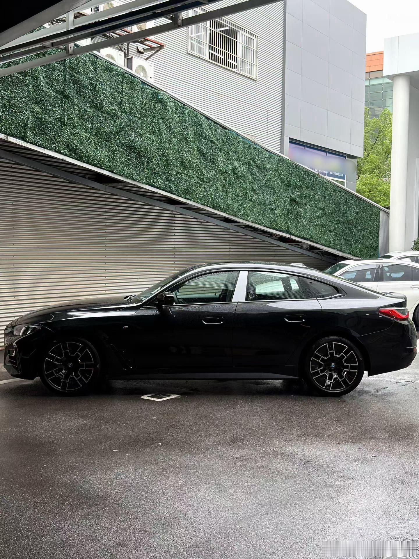 宝马430i 四门 宝石青 红内 指导价38.8万全款裸车 32.5万元 现在四