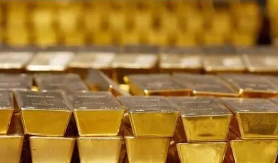特朗普的信用，已经被各国打到了“最低分”！全球正加速把黄金从美国往回搬，中国也不