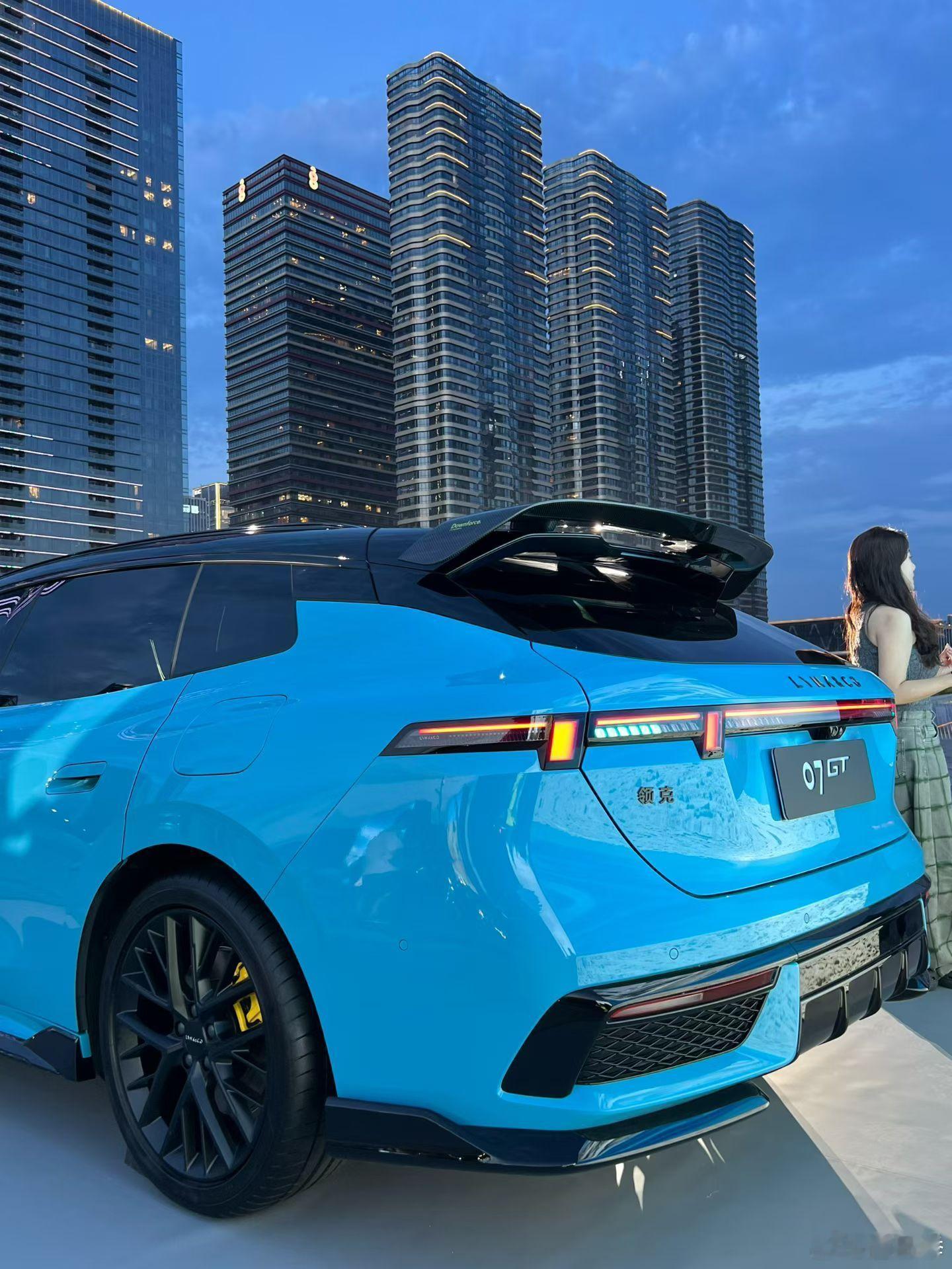 大v聊车 太帅了，年轻人的第一台性能GT轿车！领克07GT