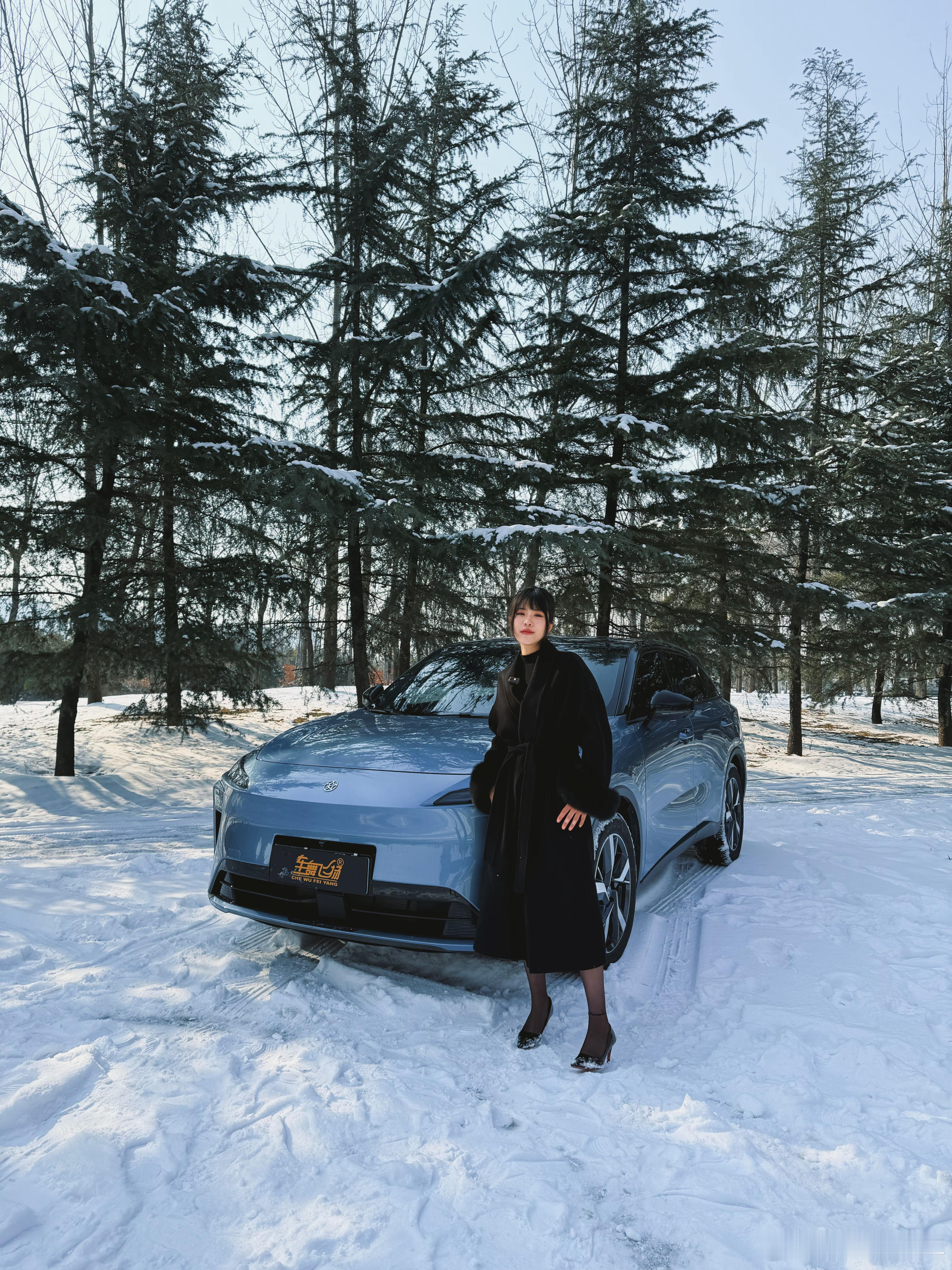 你桥儿今日份的拍摄🎬在寒冷中收工这么厚的积雪…..竟分不清是在郑州还是在东北太