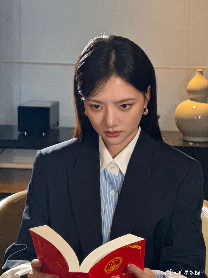 任敏新剧角色人设任敏新剧一个人就是一个团队《家事法庭》里的秦睿律师一人成团，金牌