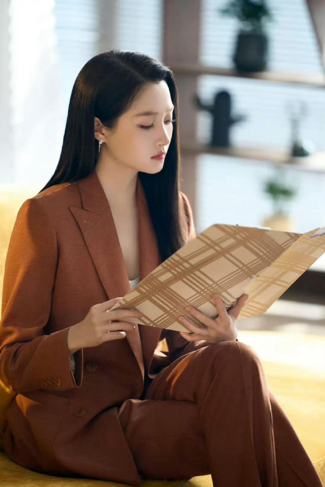 刘涛和关晓彤都是很有实力的演员，最近她们主演的轻喜剧《真渡假渡》大家看了没，可以