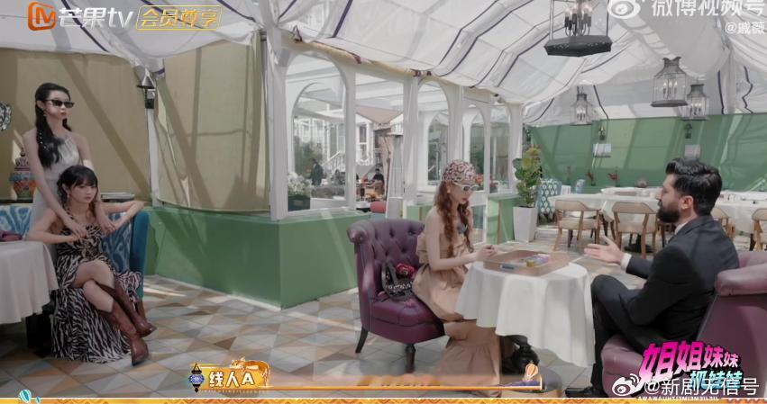 戚薇和姐妹们的默契不必多说 谁看了不说一句绝！戚薇和姐妹们在节目里抓娃娃，默契度