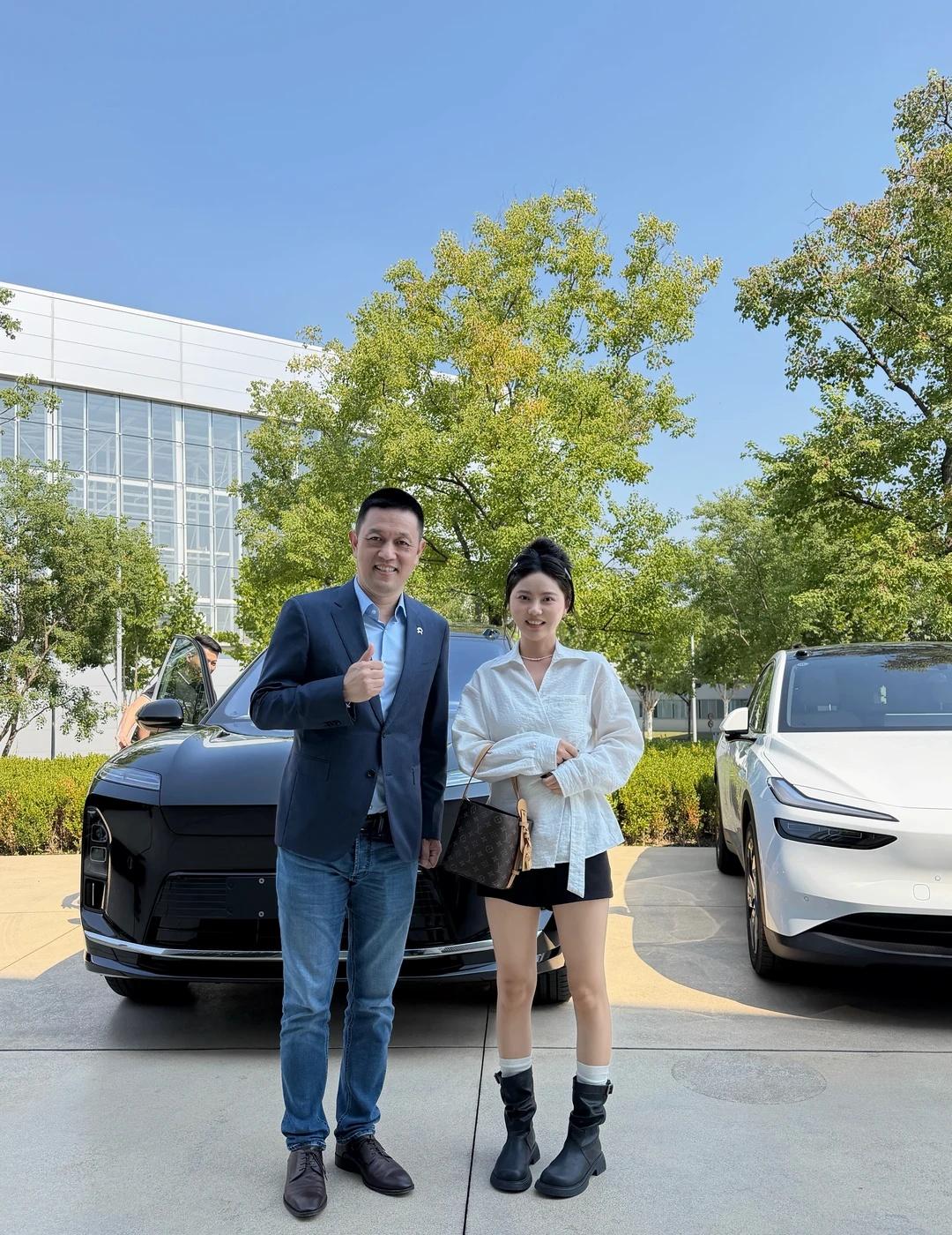 提车了！蔚来es8
提车仪式 本年度最佳合影 蔚来 ，李斌
偶遇斌哥～