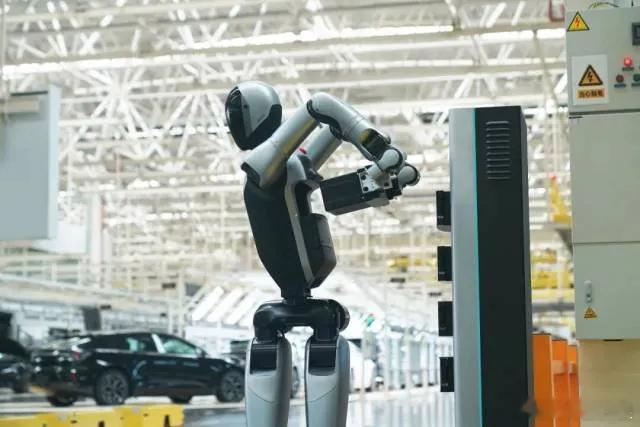 人形机器人，这两个排名哪个更靠谱？豆包版世界前10：1. 特斯拉Optimus（