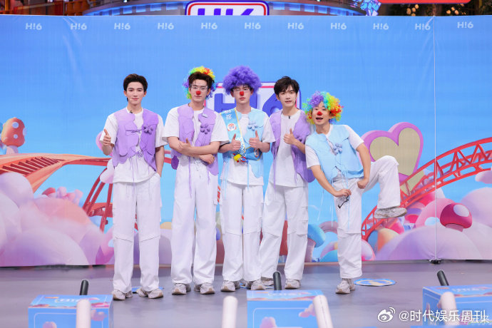 你好星期六小丑竟是我自己辛云来在节目里那个 “盘 xi 洞” 的表演，感觉他自己