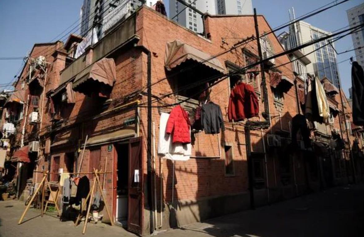 炸锅！一年狂买8套老破小，月供1.4万月租2.1万，真的是捡钱吗？ 楼市彻底疯了