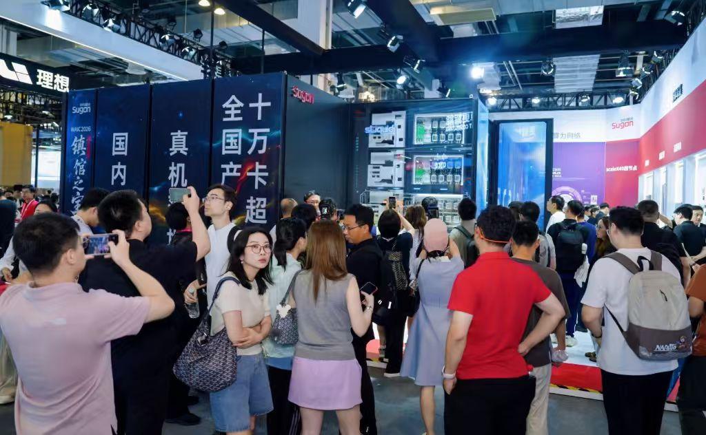 WAIC最挤展位诞生！镇馆之宝果然名不虚传
今年逛人工智能大会，最意料之内的顶流