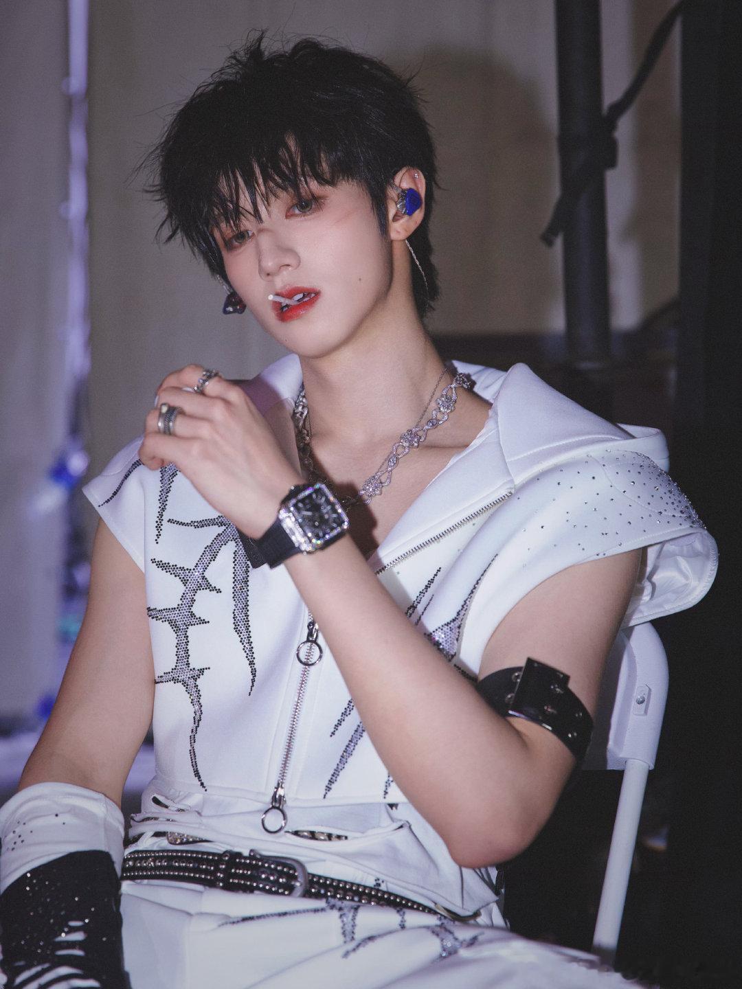 朱志鑫 𝗛𝗮𝗽𝗽𝘆 𝗕𝗶𝗿𝘁𝗵𝗱𝗮𝘆二十序章，闪耀启幕