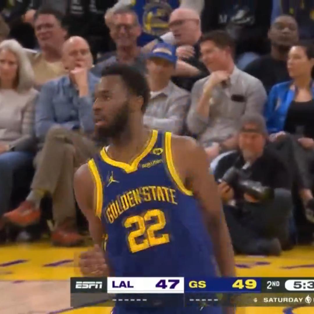 拿下五分！！！维金斯连打詹姆斯两个！！#湖人vs勇士##为梦想开球# ​​​