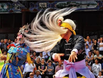 二月二龙抬头，习俗讲究全在这！老传统别丢，一年顺风顺水
 
农历二月二龙抬头，是