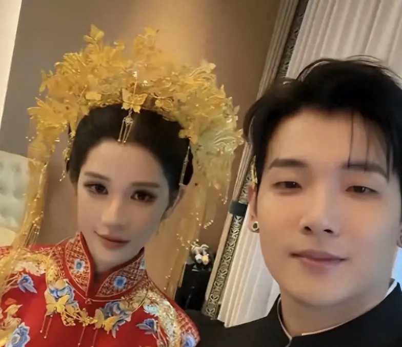 聘礼是10斤黄金！千万网红梅尼耶婚礼太奢华，新娘黄金凤冠3斤 ​​​