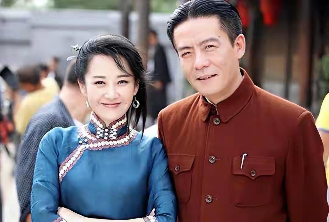 
他是著名演员，总演坏蛋导致57岁才结婚，妻子至今无人见过真容

演了三十年反