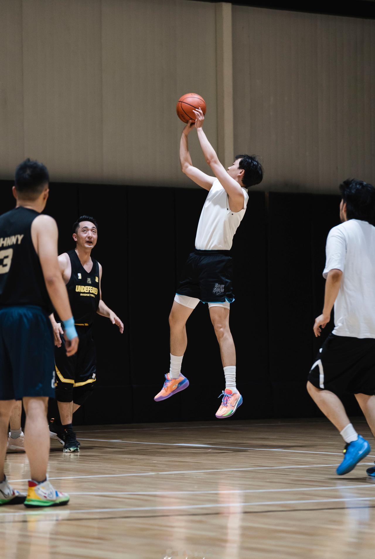 打个球🏀

sun clan ​​​