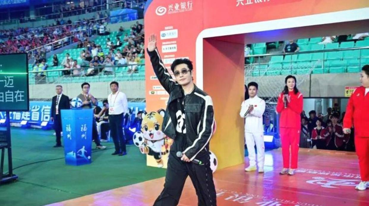 黄晓明晒“含金量极高”合影！网友：这阵容能开《中餐厅》奥运分店


黄晓明一张合