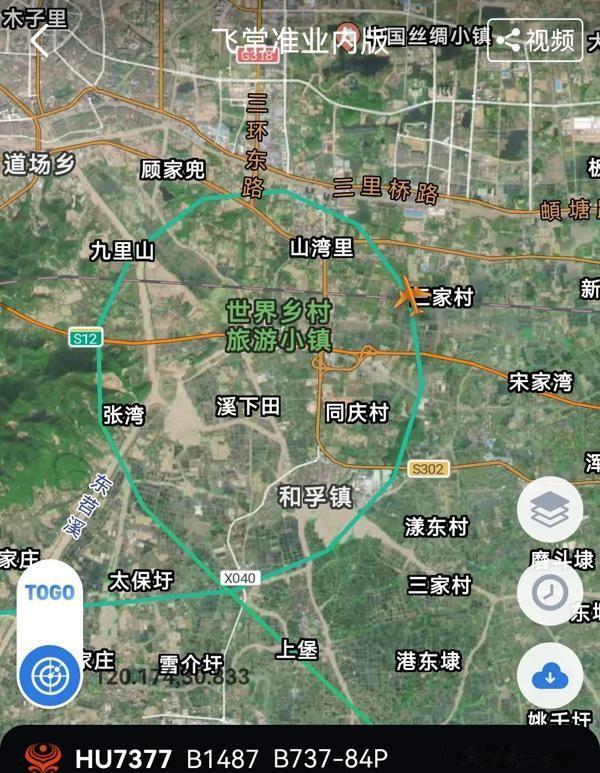 条纹哥这是要火了！
一眼不眨的眼睛，的确在喷火！
眼神简直了！
像激光一样，bi