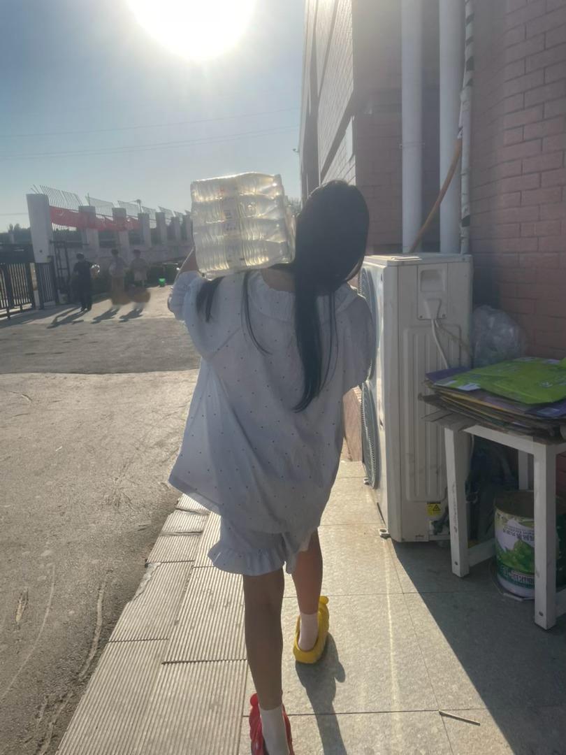 女孩，你顶天立地 ​​​
