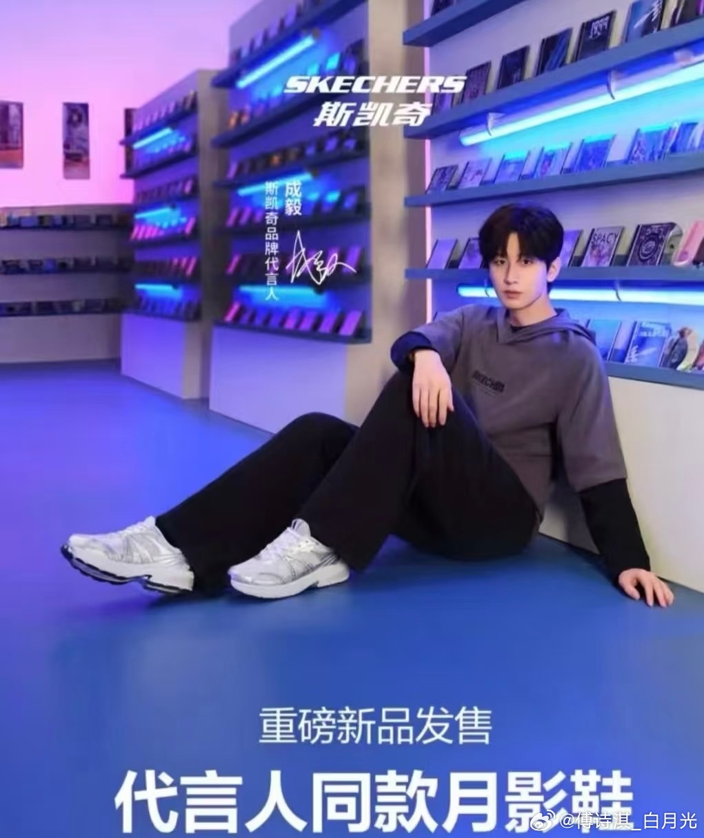 你是千千万万人的期待我们是几点摇曳的星光汇聚于此 为你铺垫通往月亮之上的路成毅