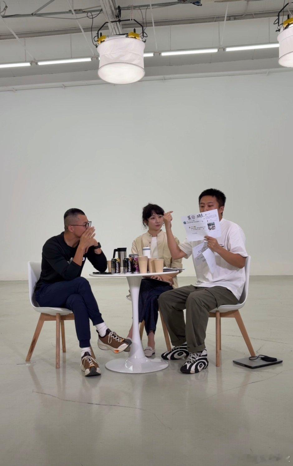 陈震 赛车星冰乐很无厘头的对话，又是陈震一场单方面的吊打！星冰乐总想引导陈震承认