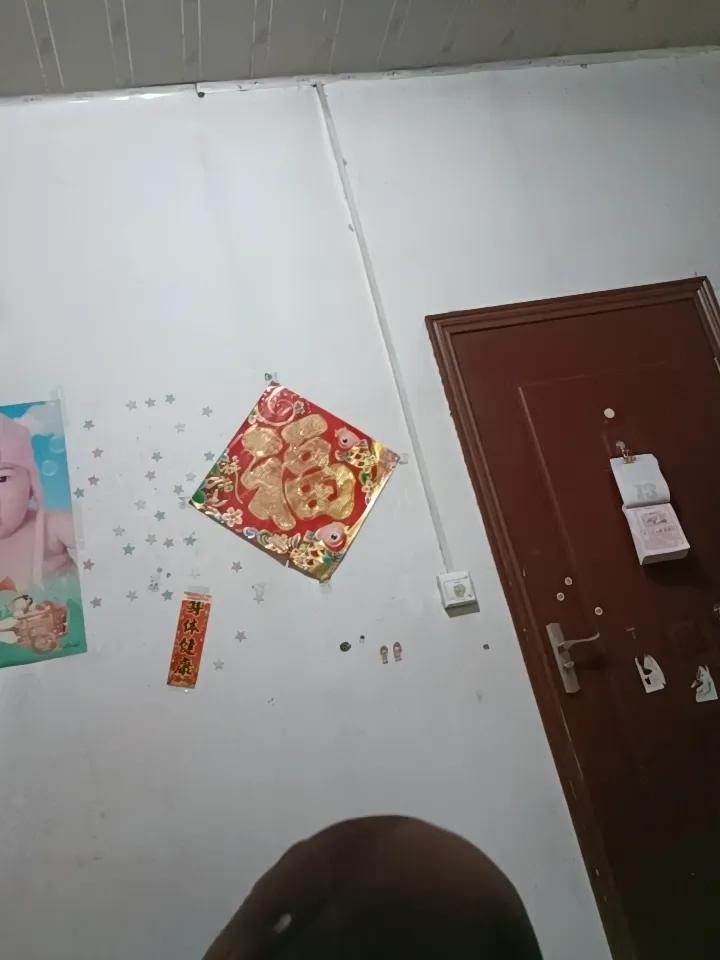 每个月总有那么几天心情莫名的不好。今天晚上没精神，也许是头条没进展，没方向。