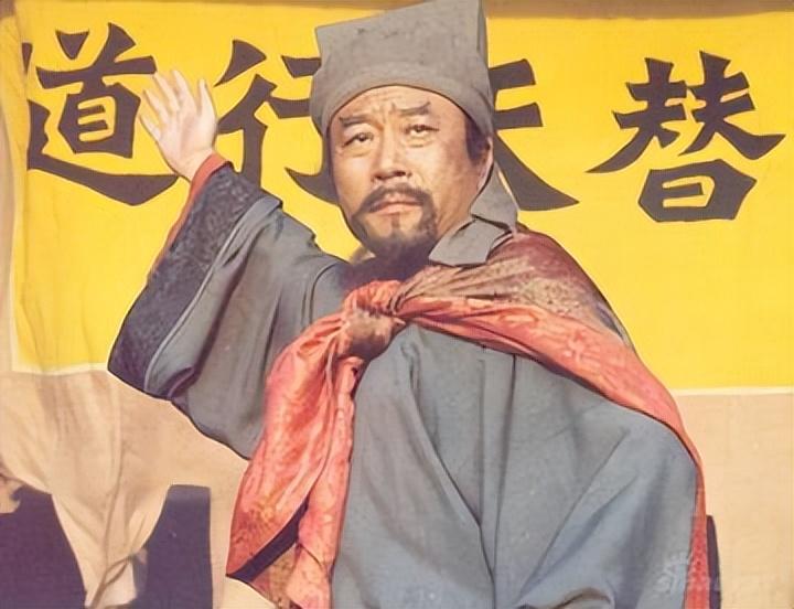 宋江毒杀李逵，绝非单纯利用那么简单，其真实用意藏着人性的复杂。

很多人读水浒，