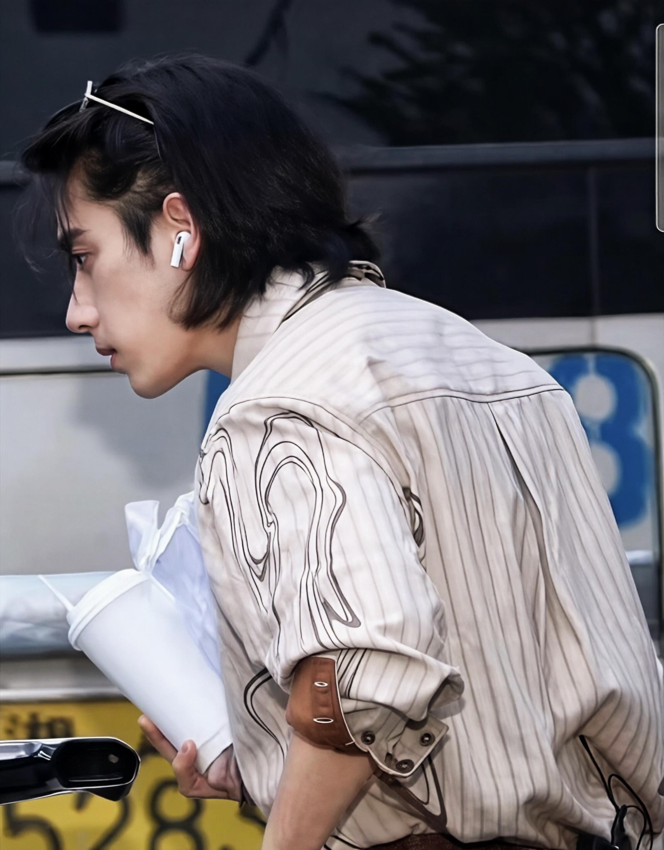 陈若轩颜值让我眼前一亮又一亮陈若轩今天颜值夯爆了陈若轩今晚的状态就差把“颜值在线