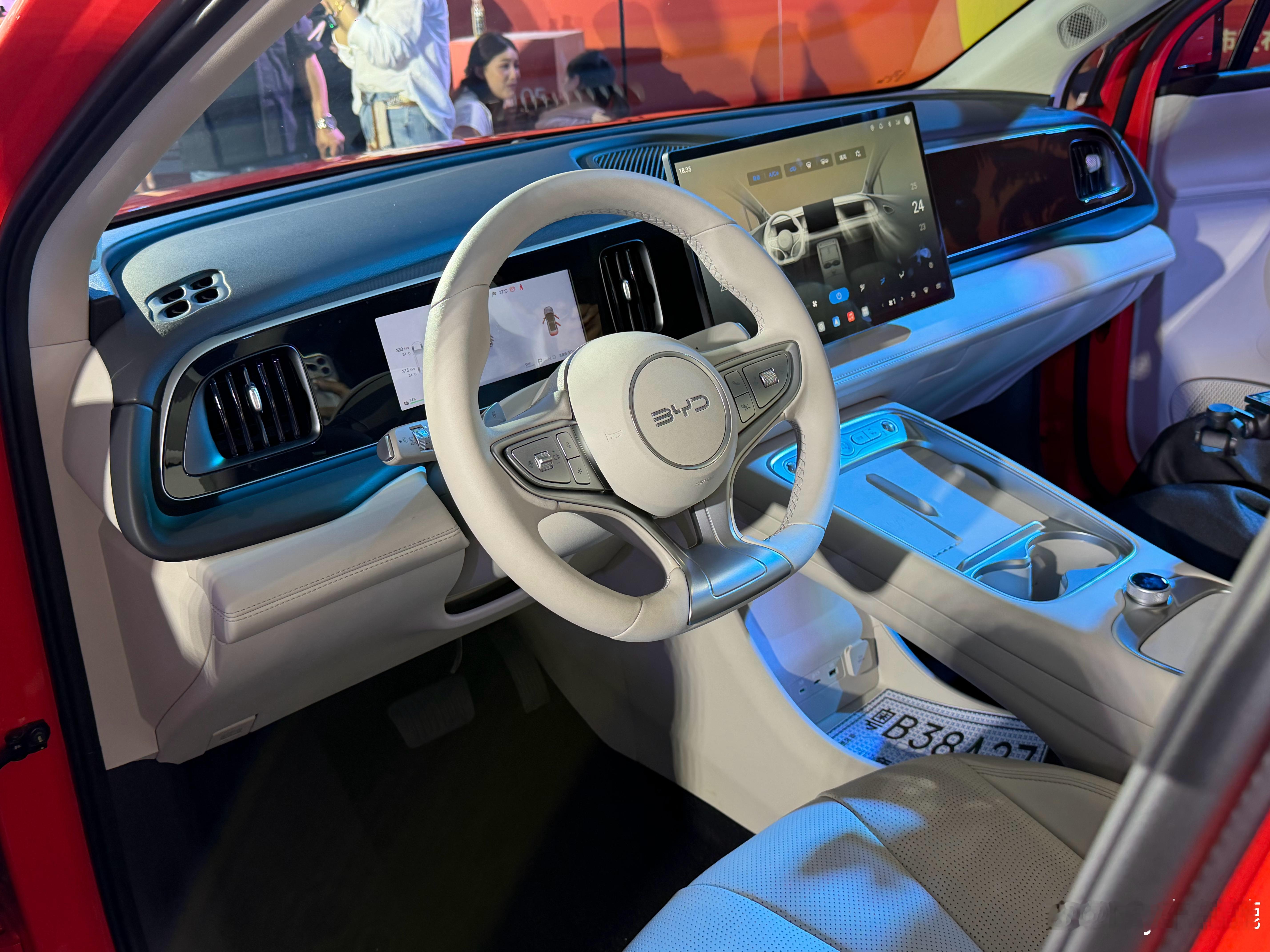 全新海狮05 上市价格9.79万元起！2770mm轴距+650L大后备厢￼￼￼前