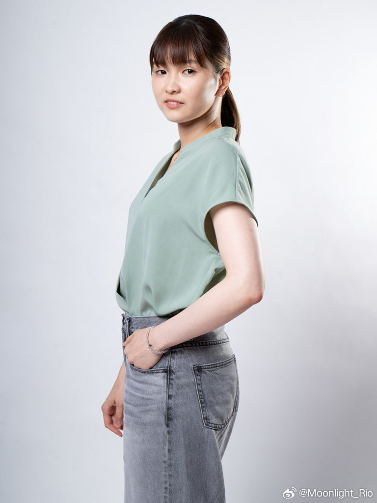 穿牛仔裤的私服版桥本帆乃香 