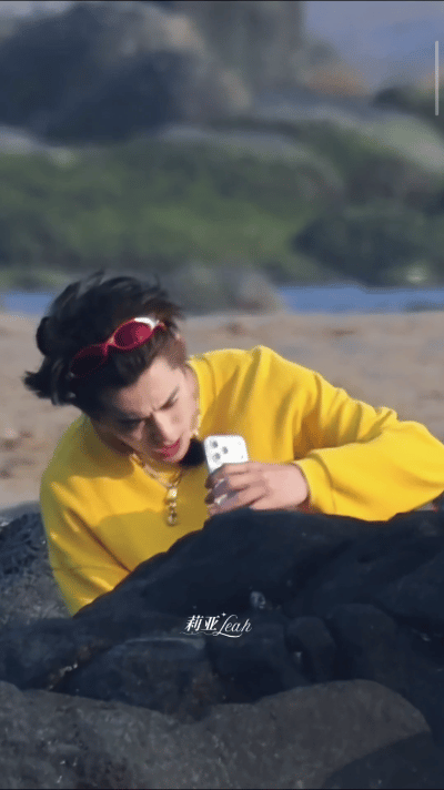 王鹤棣能来给我拍照吗想要王鹤棣这种拍照搭子！左拍右拍上拍下拍，360度抓拍，而且