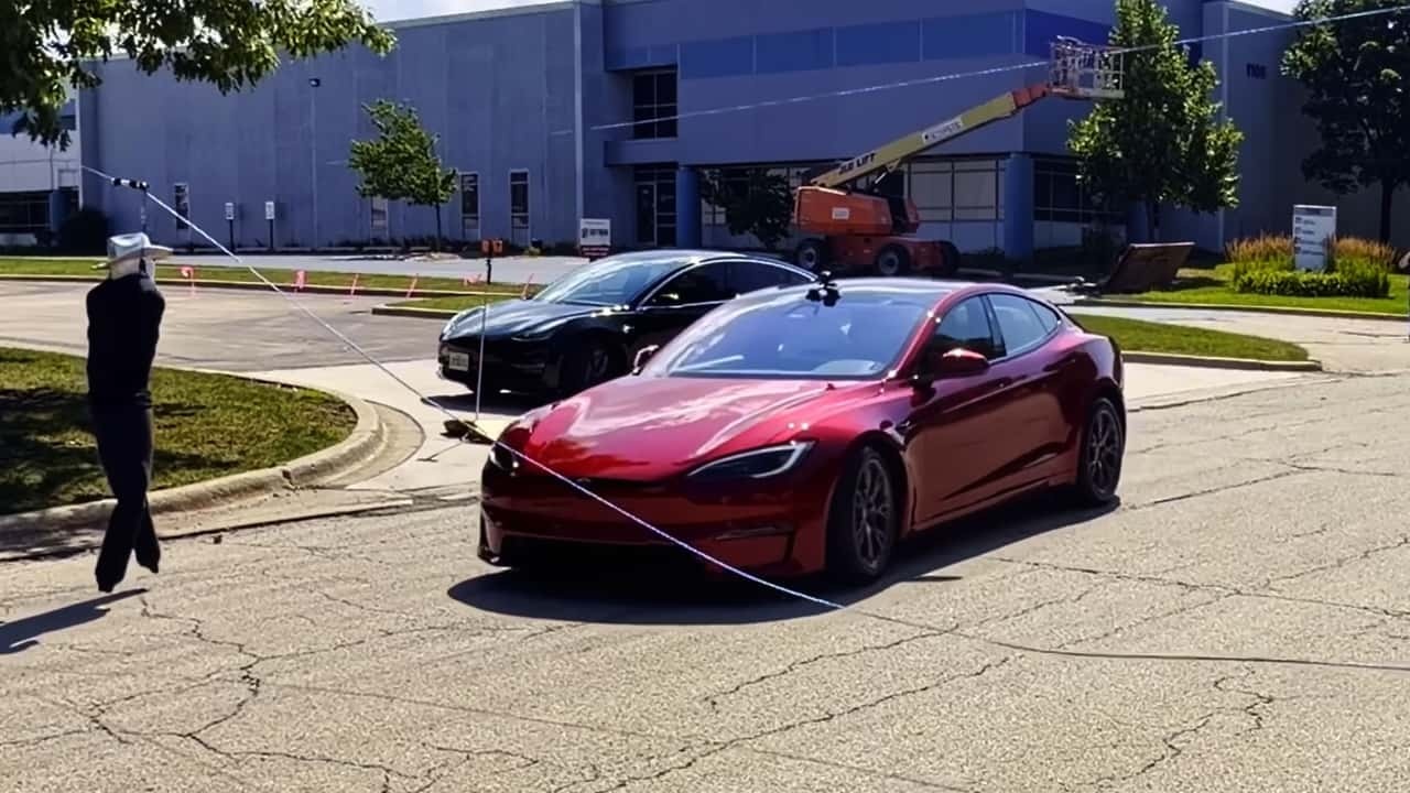 Tesla FSD软硬件反应时间对比测试：HW4比HW3旧软件快57.8%，v1