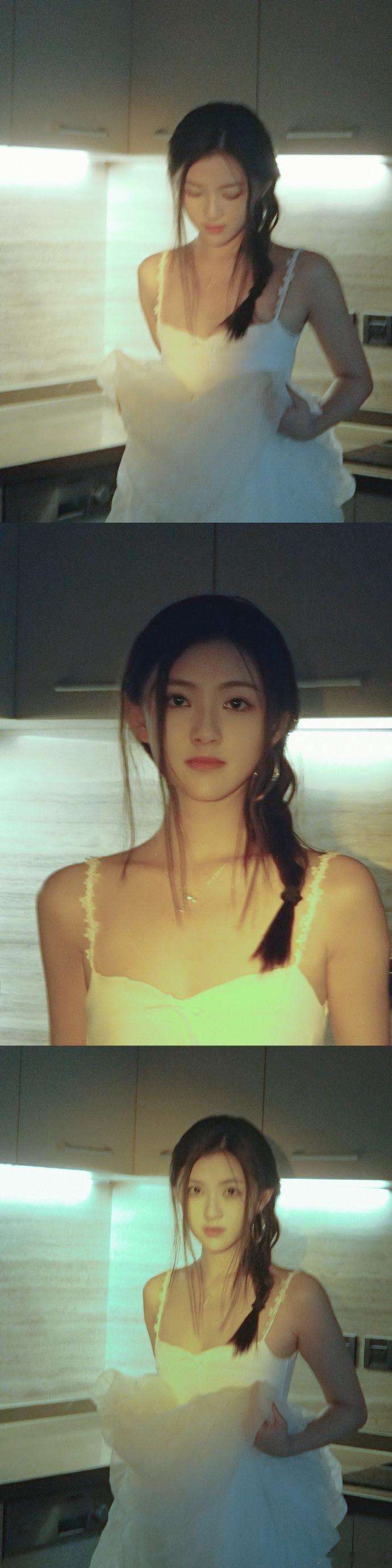 #王奕婷纯白吊带纱裙#​​​#王奕婷公主小妹即视感#王奕婷穿着纯白吊带纱裙，似公