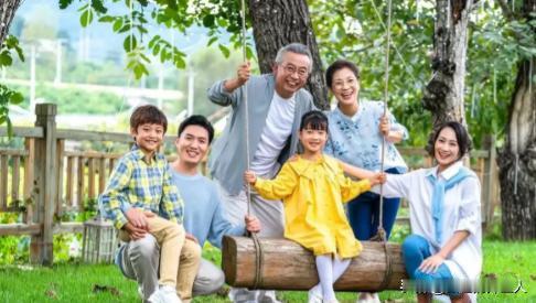 广东韶关，大妈把自己的房子，以10万低价卖给孙子，女儿一听气炸了，指着大妈的鼻子