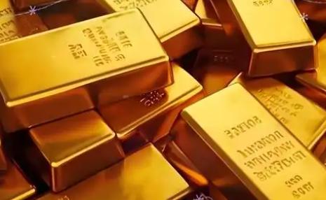 真正先跑的，可能不是金价，而是买黄金股的人。
 
美联储凌晨加息25个基点，利率