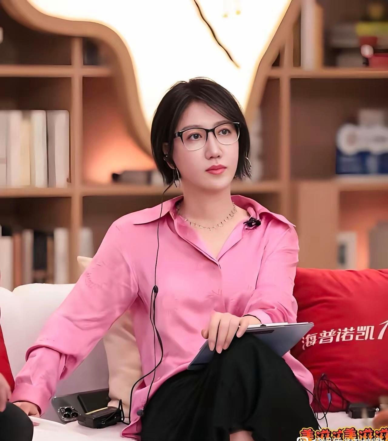 易立竞51岁了至今未婚，是不是女强人都不好找另一半
易立竞至今未婚，她出生在东北
