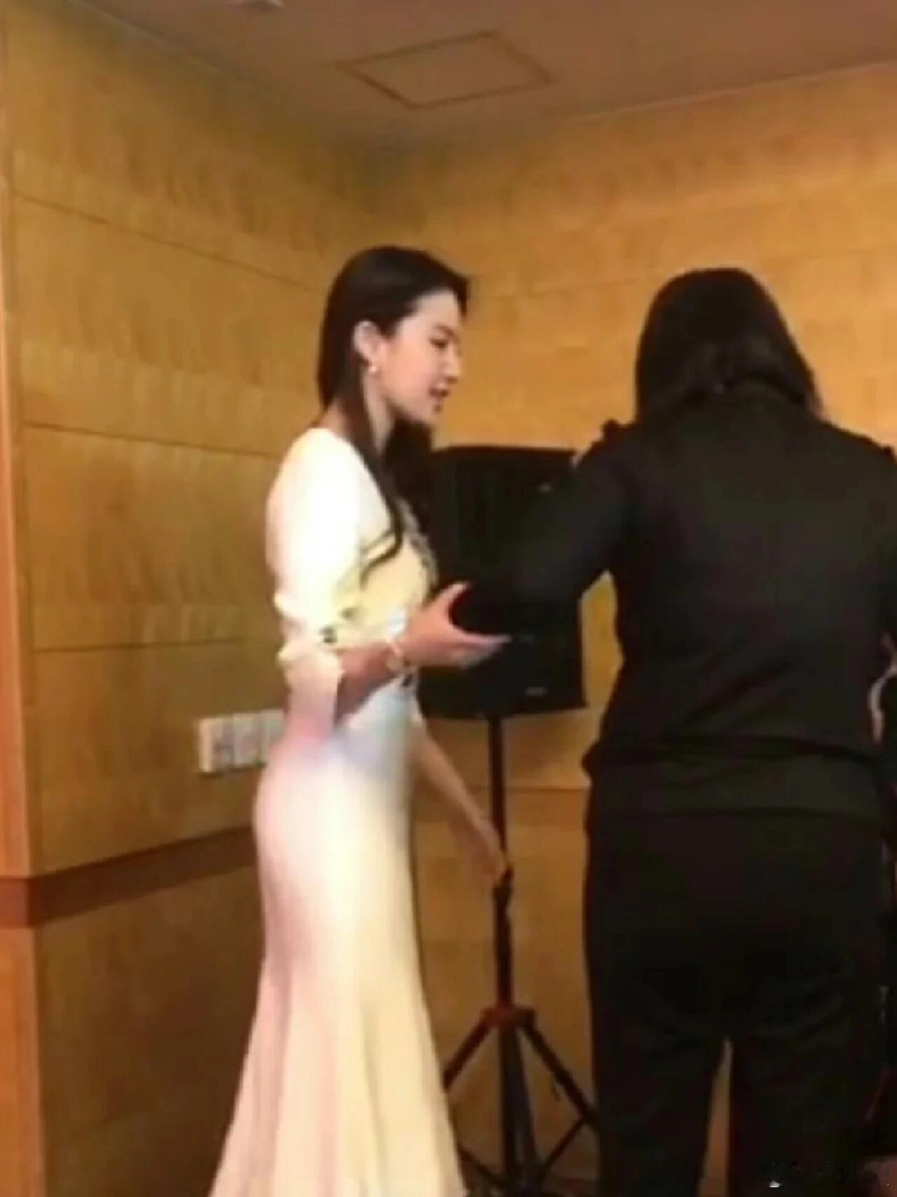 谁不爱看呢？ ​​​
